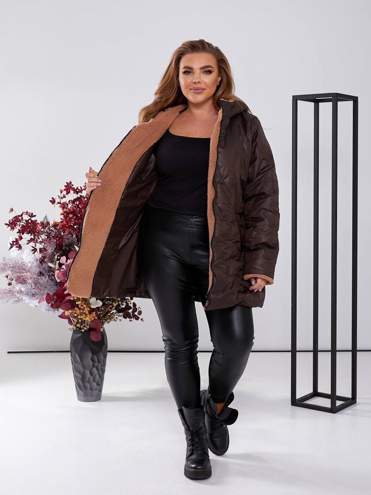 Жіноча тепла куртка з капюшоном колір шоколад р.50/52 447635