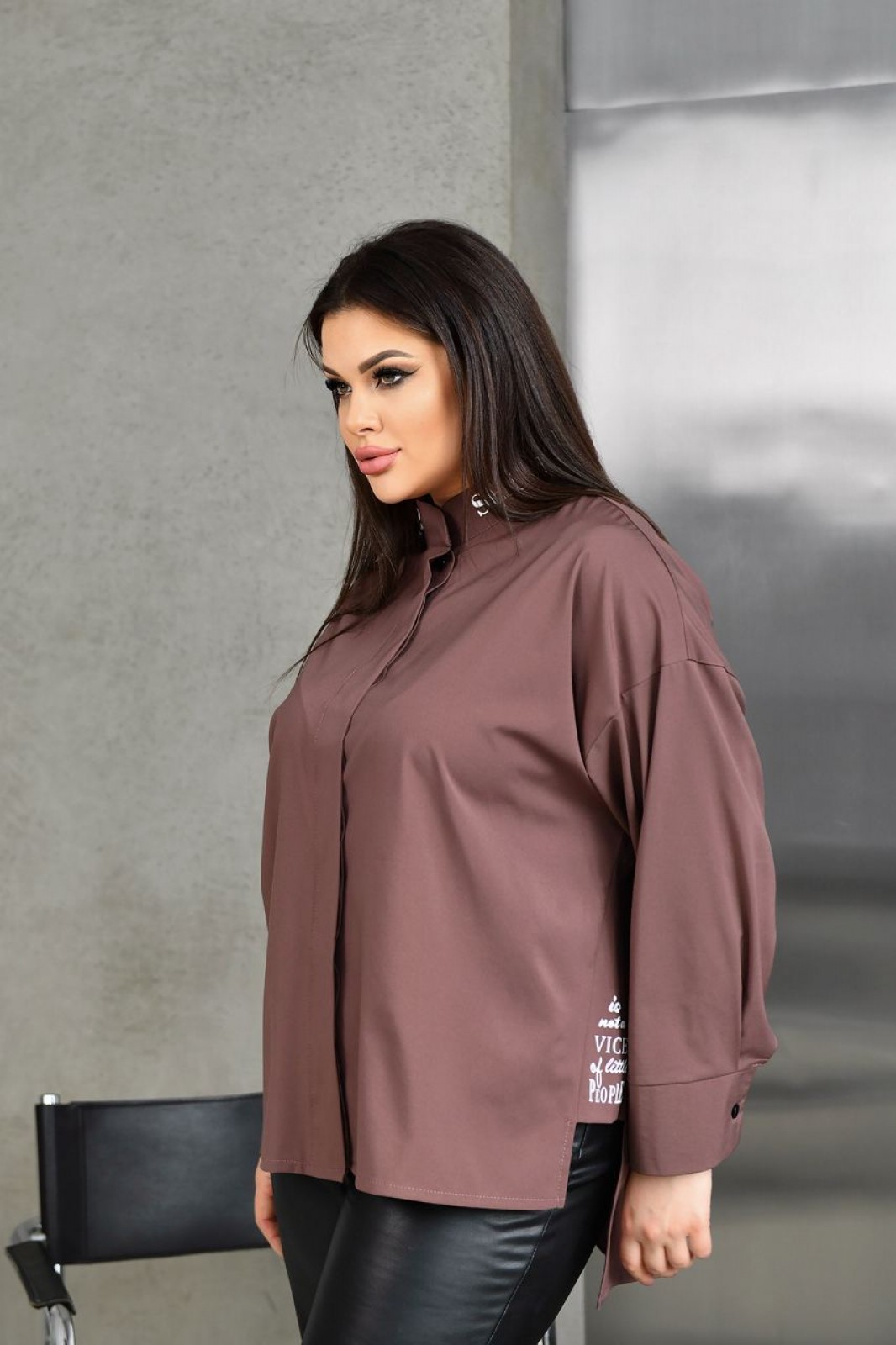 Жіноча блуза із софту колір шоколад р.60/62 452874