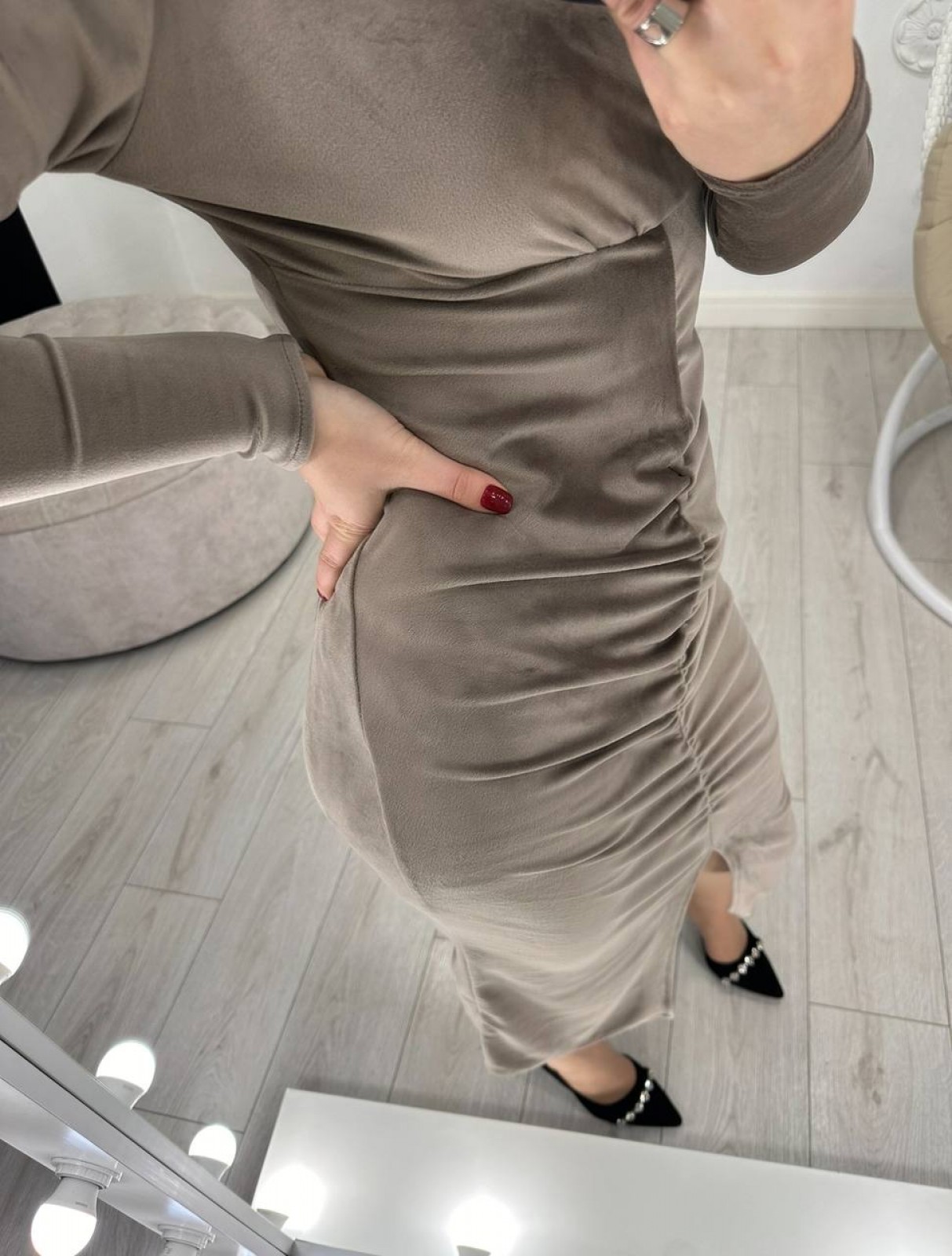Жіноча приталена сукня з велюру колір капучино р.54/56 447115