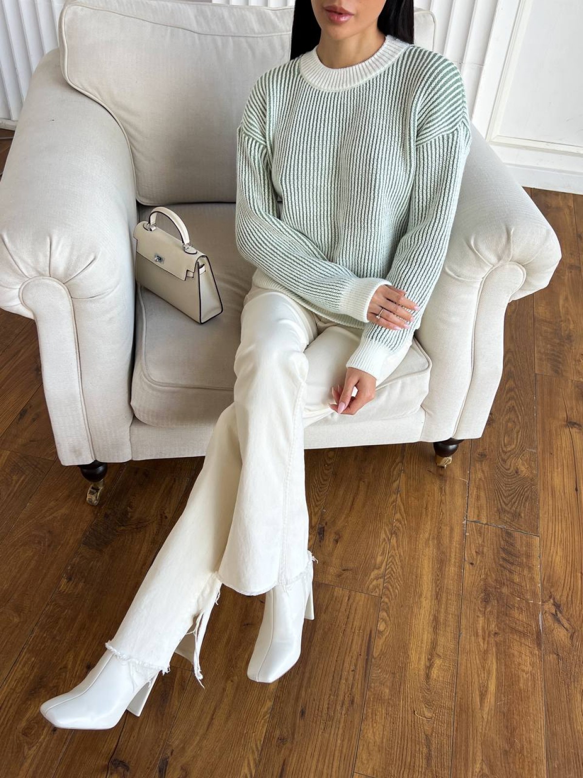 Жіночий светр колір білий-оливка р.42/46 446039