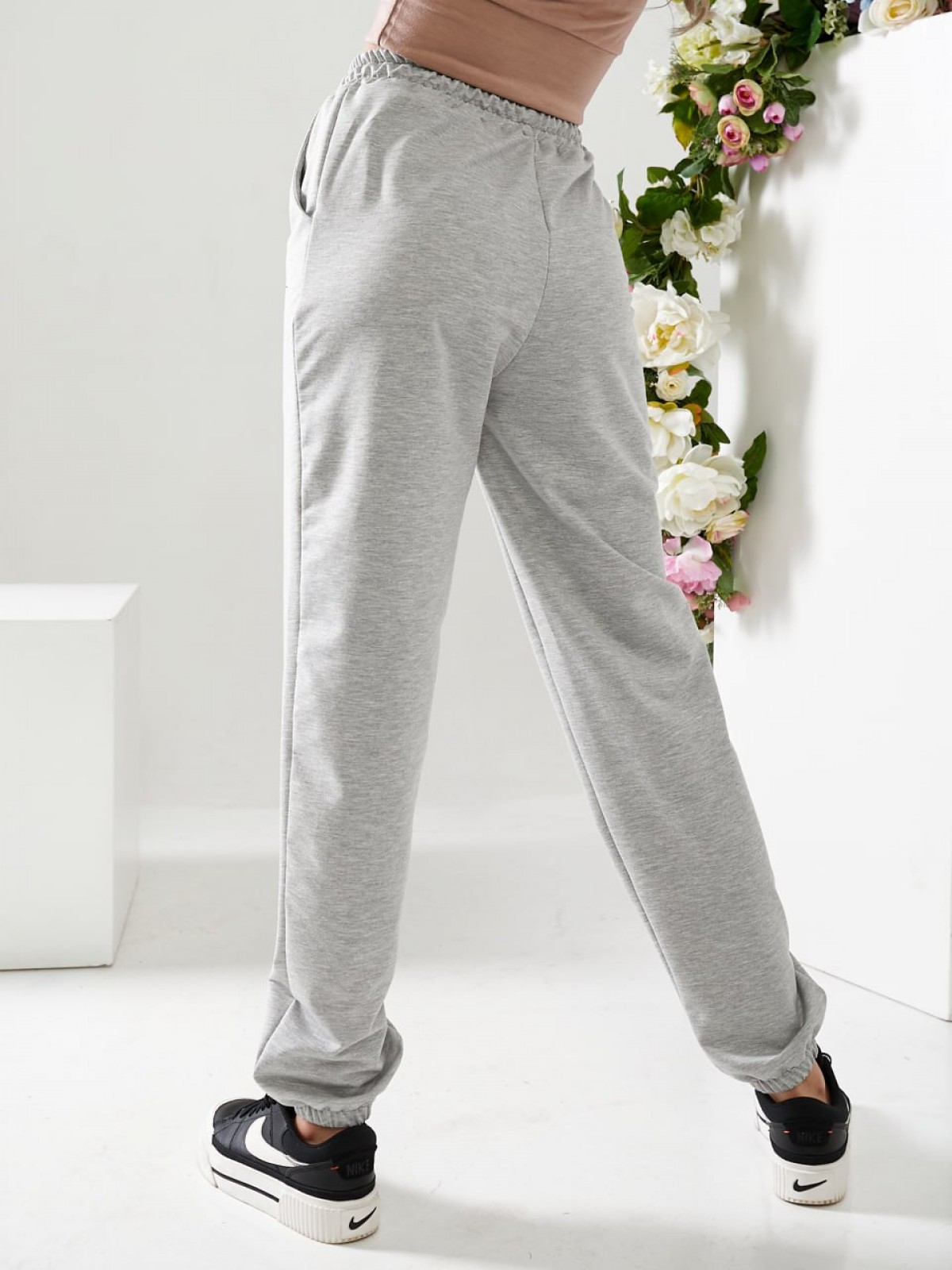 Жіночі спортивні штани двонитка світло-сірого кольору р.44 406210