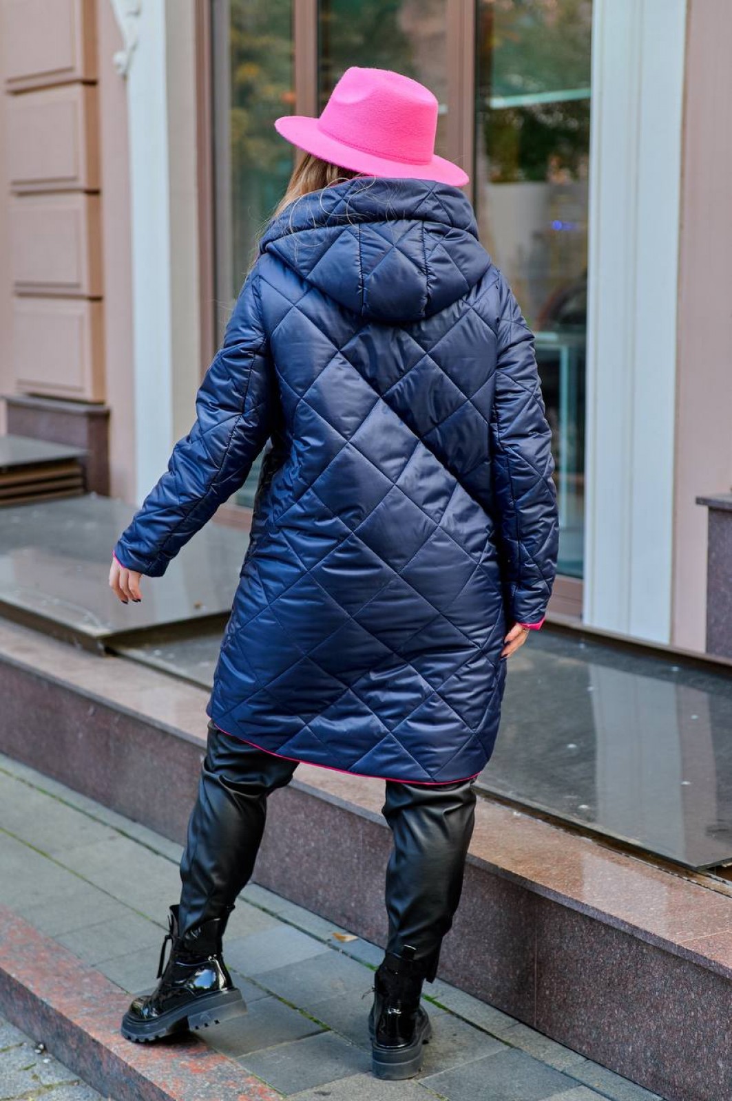 Жіноча двостороння куртка синьо-малинового кольору розмір 50/52 382681