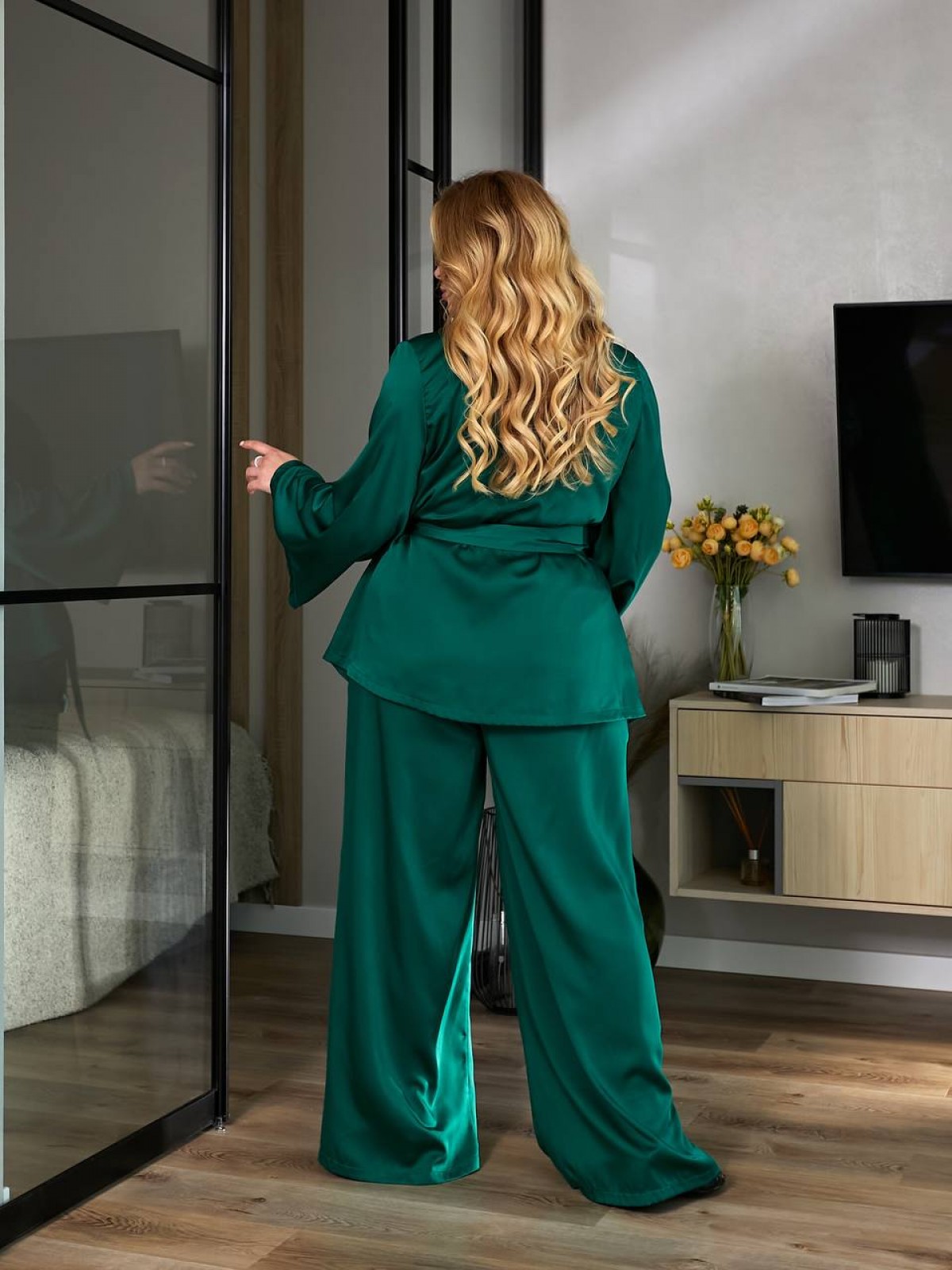 Жіночий костюм-двійка з шовку колір темно зелений р.66/68 454696