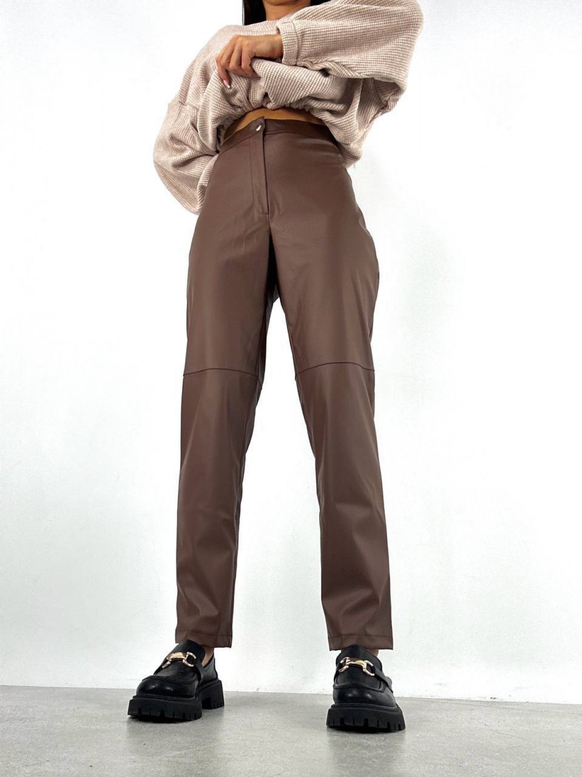Жіночі штани з еко шкіри колір коричневий р.54/56 444131