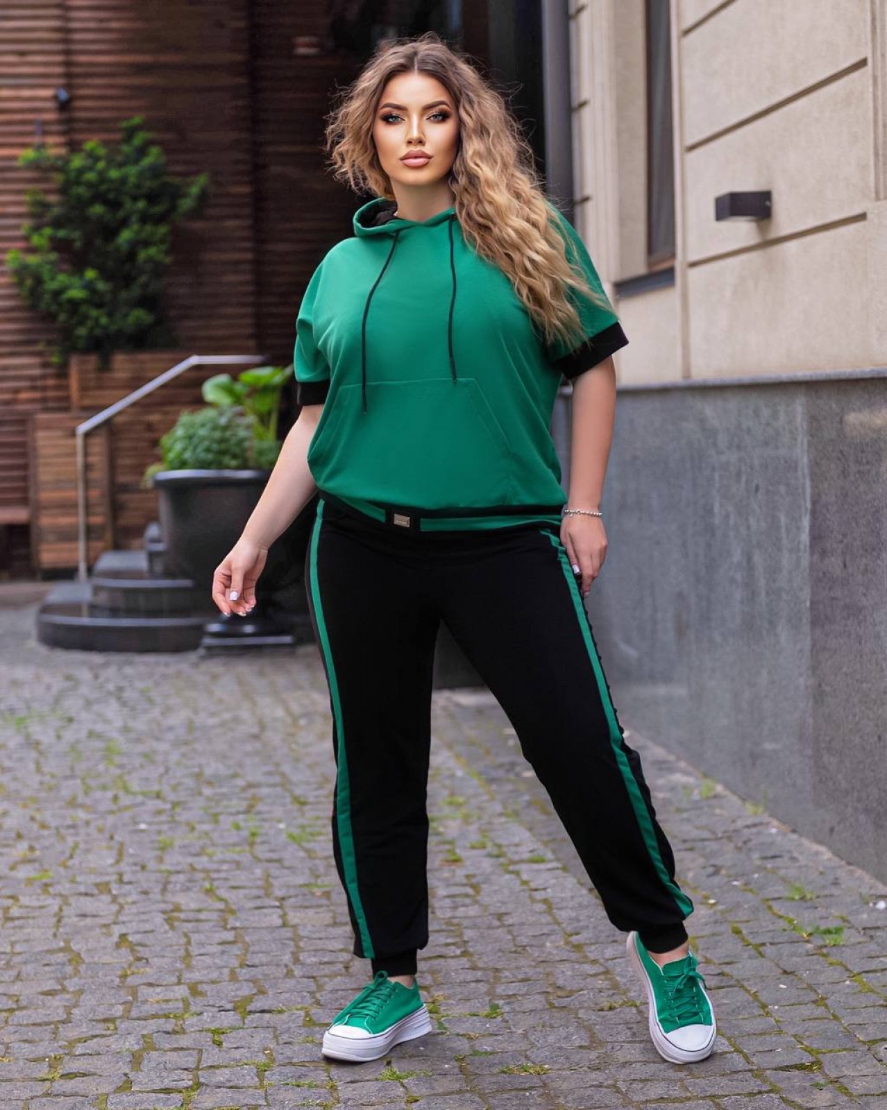 Жіночий спортивний костюм зелено-черний р.56/58 434724