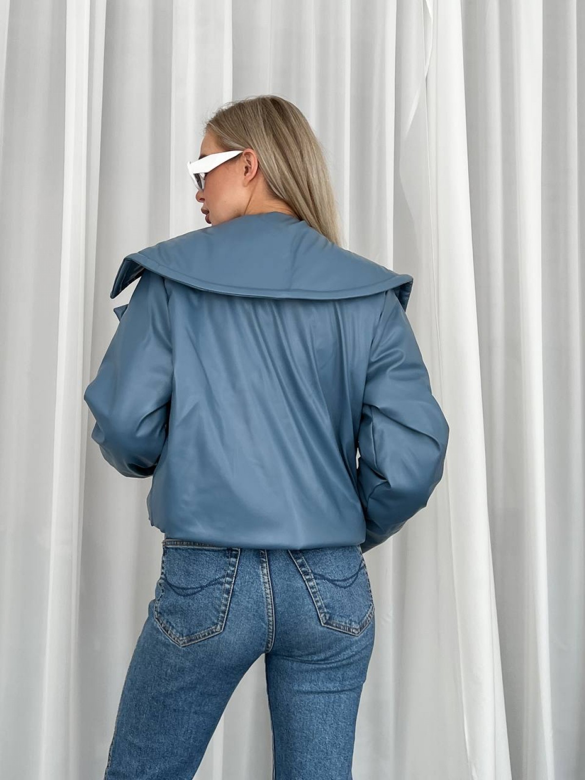 Жіноча укорочена куртка кольору джинс р.46/48 396838