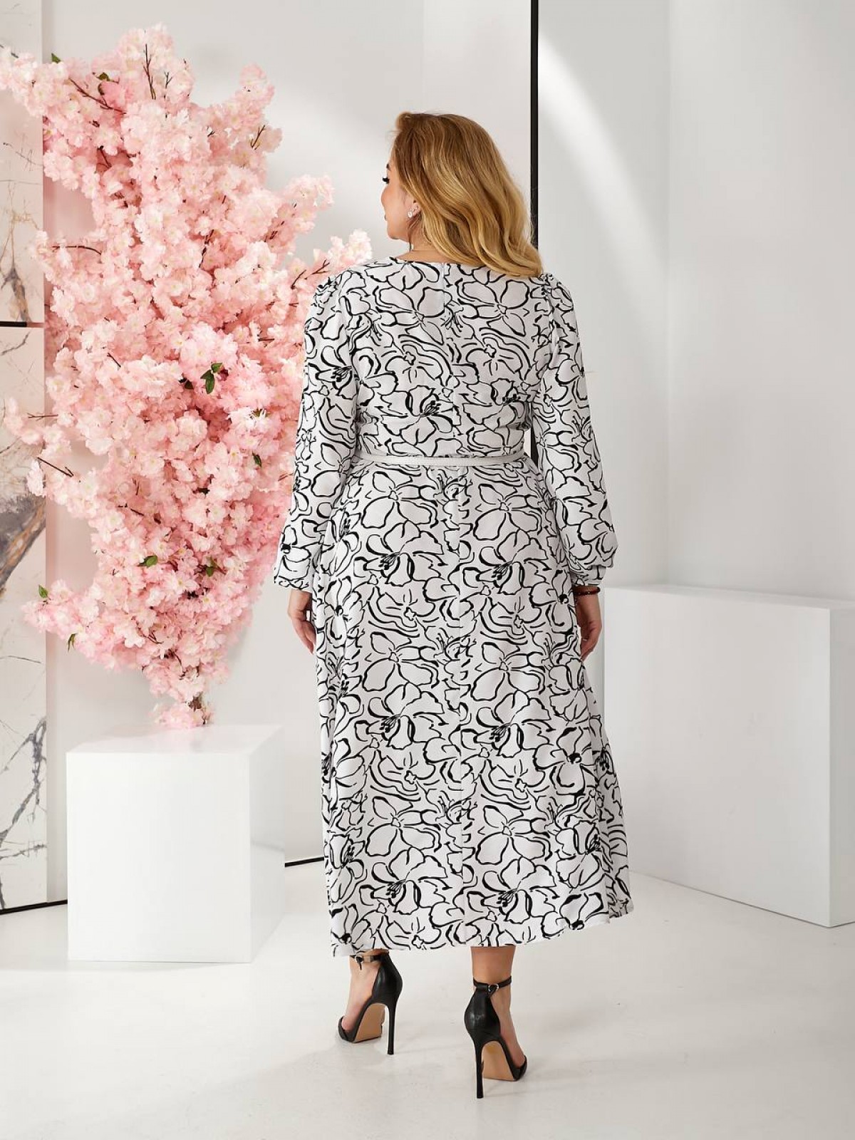 Жіноча вільна сукня із софту колір білий р.50/52 455105