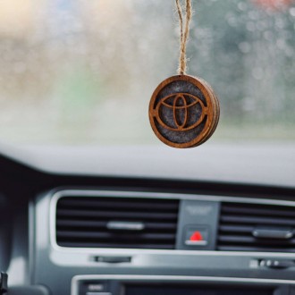Автомобильный освежитель воздуха с парфюмированным маслом с логотипом Toyota SKL103-355093