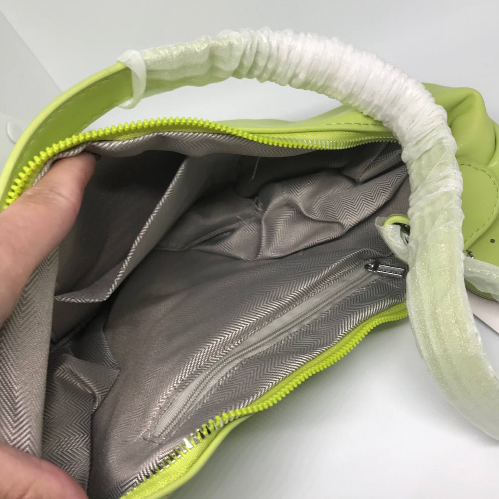 Жіноча сумочка колір насичений зелений 436078