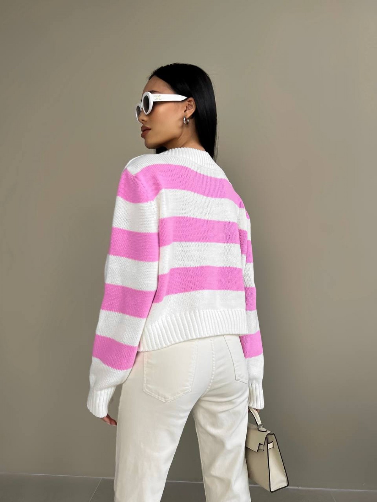 Жіночий светр із V-подібним вирізом колір молочний-рожевий р.42/46 432194