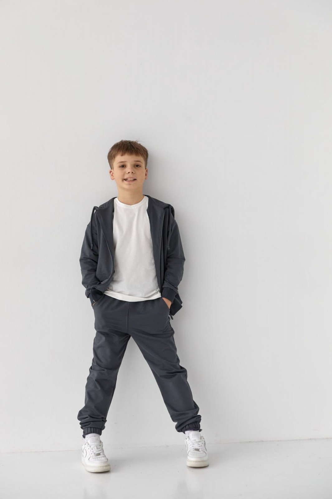 Дитячий спортивний костюм для хлопчика графіт р.134 408496