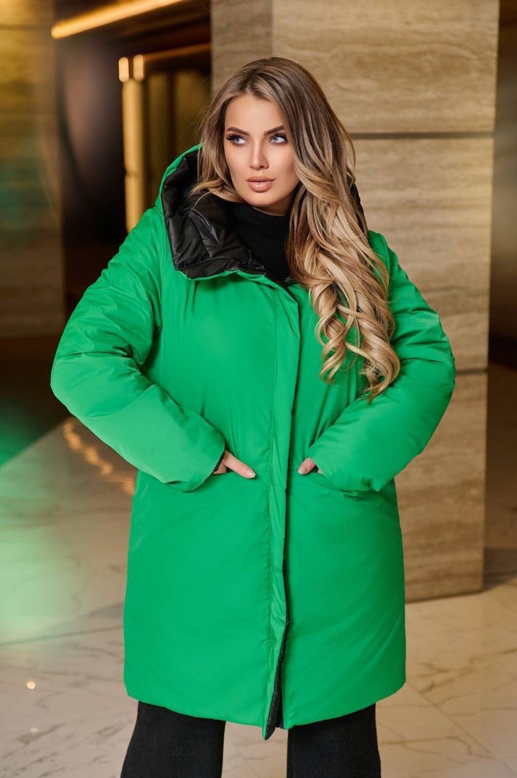 Жіноча двостороння куртка чорно-зеленого кольору розмір 54/56 382686