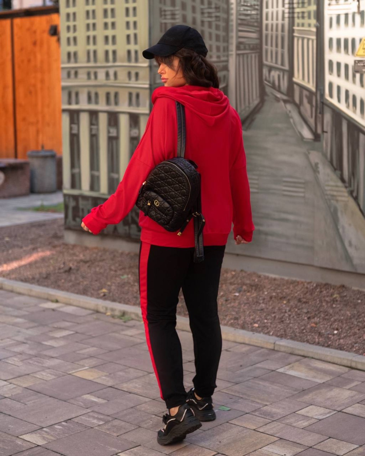 Жіночий спортивний костюм колір червоний-чорний р.60/62 439197