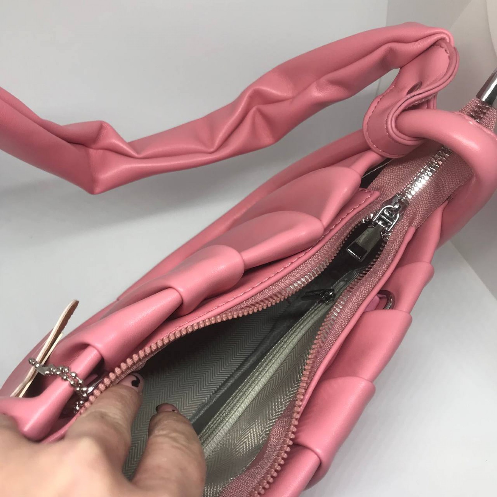 Жіноча сумочка з ремінцем колір насичений рожевий 435838
