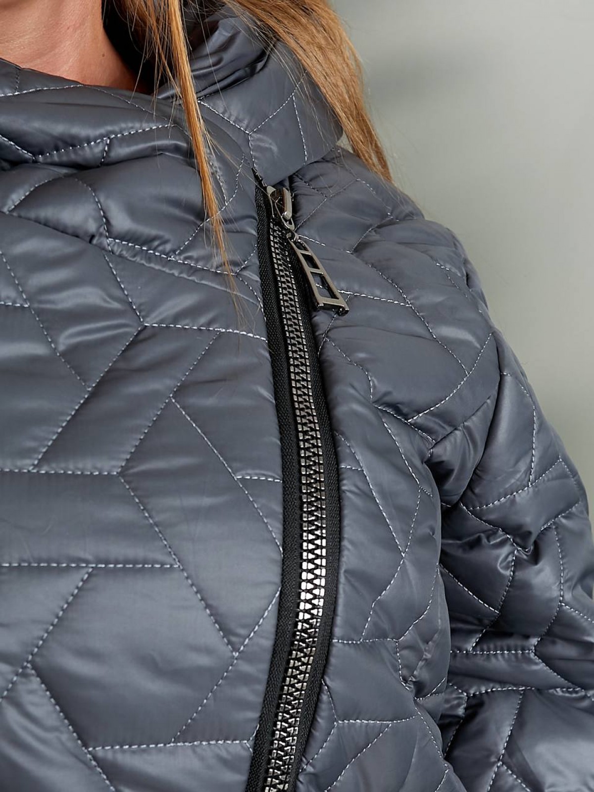 Жіноча демісезонна куртка колір графіт р.48/50 440492