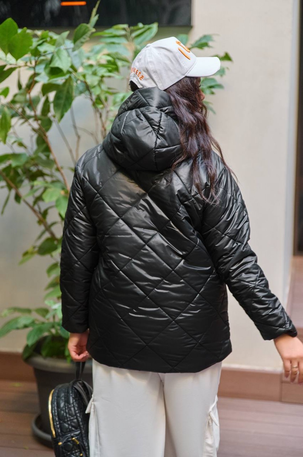 Жіноча осіння куртка колір чорний р.48/50 439246