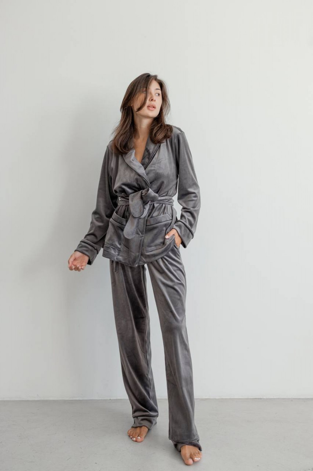 Жіноча піжама велюр Eva на запах сірого кольору р.M 442558