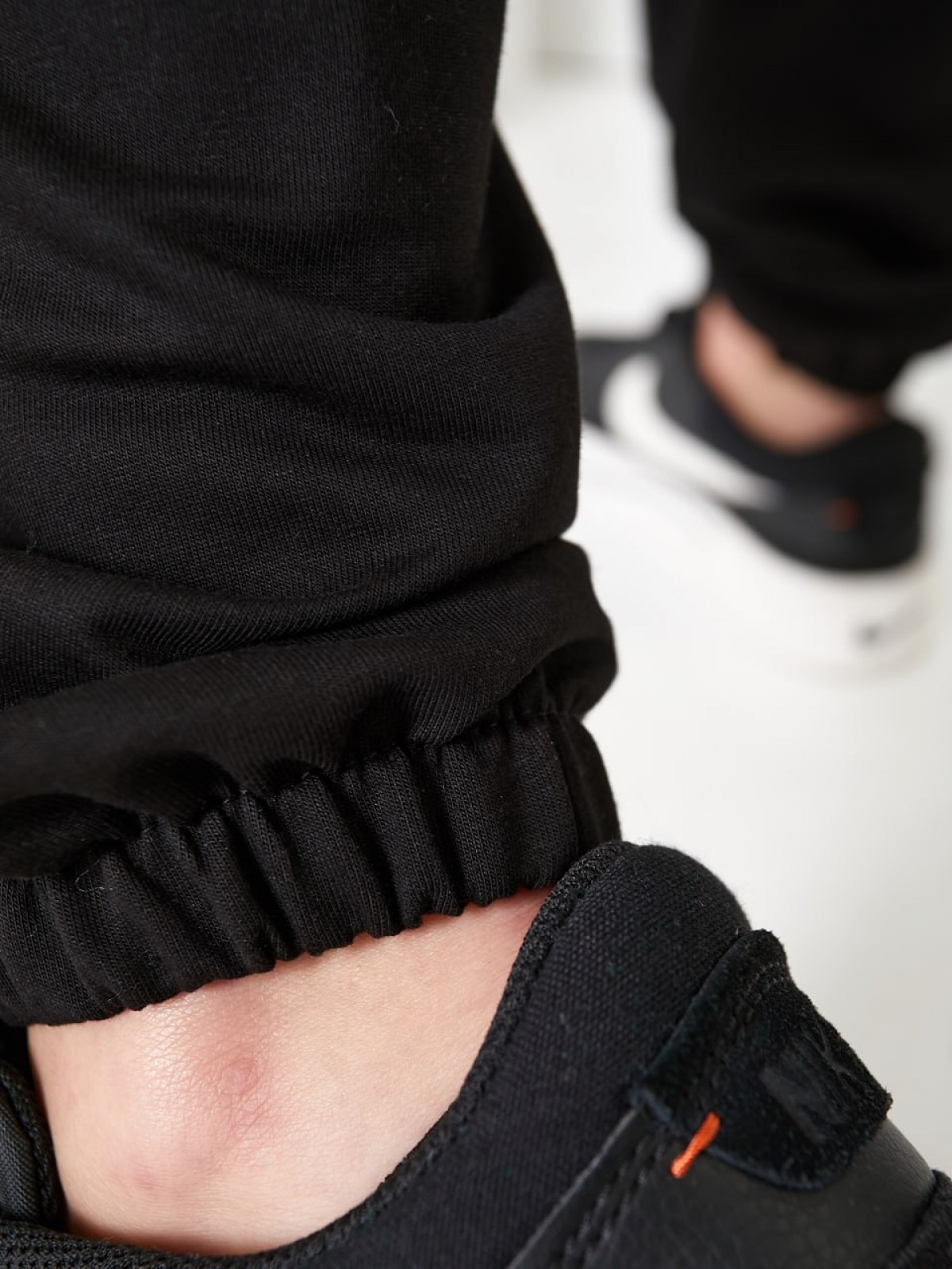 Жіночі спортивні штани двонитка чорного кольору р.42 406185