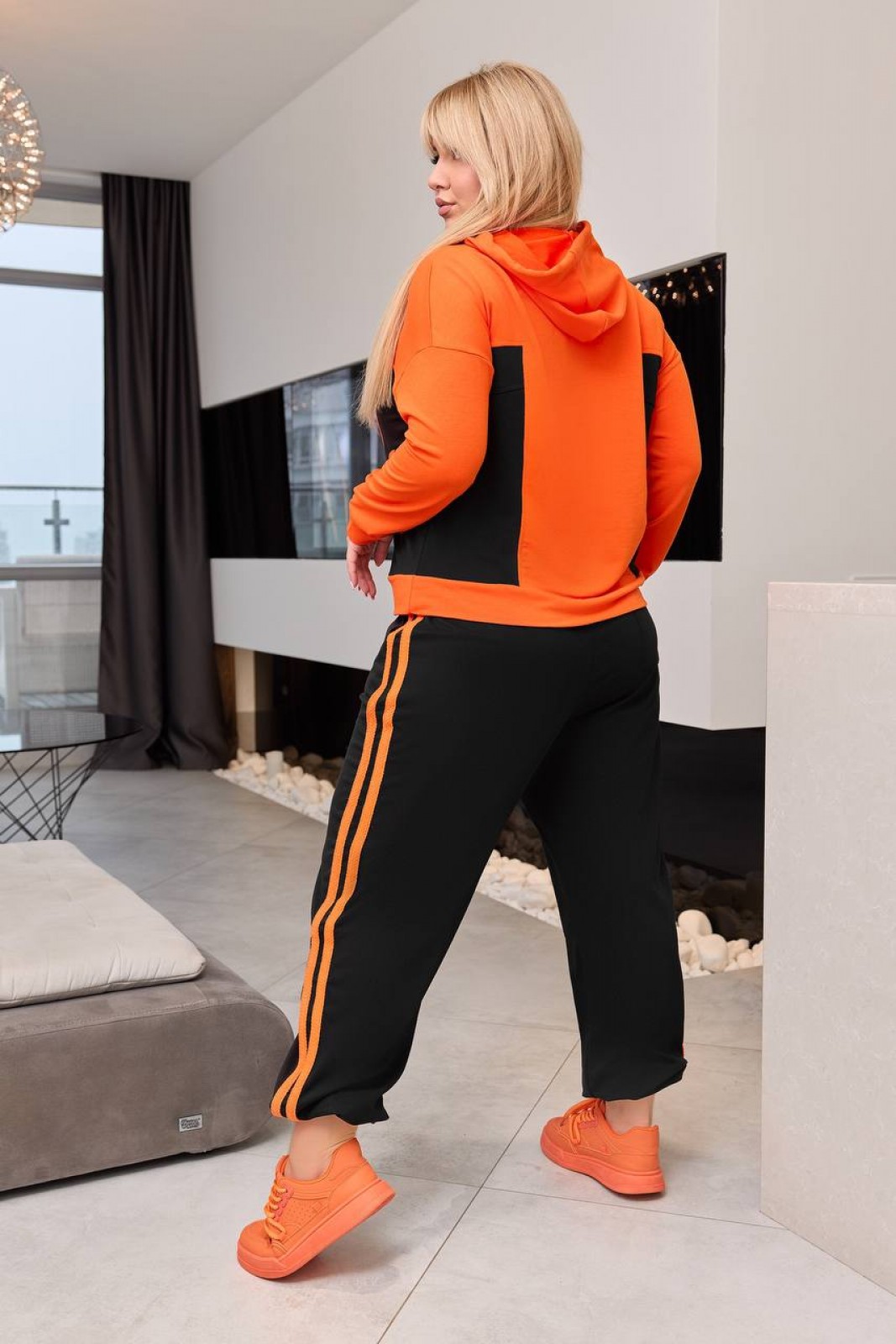 Жіночий костюм двійка колір помаранчевий-чорний р.58/60 453126