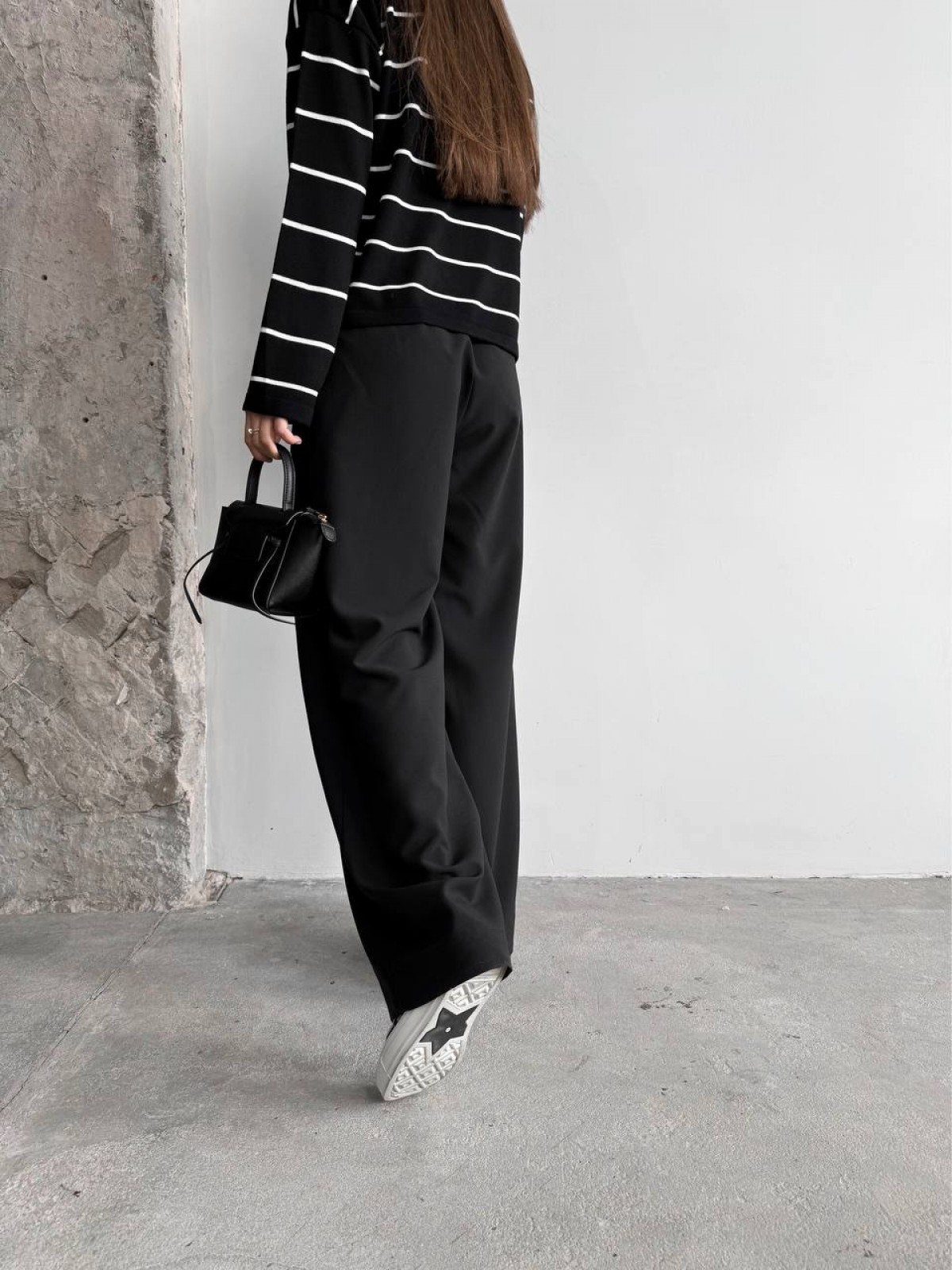 Жіночі брюки з декоративним шнурком колір чорний р.46 451522