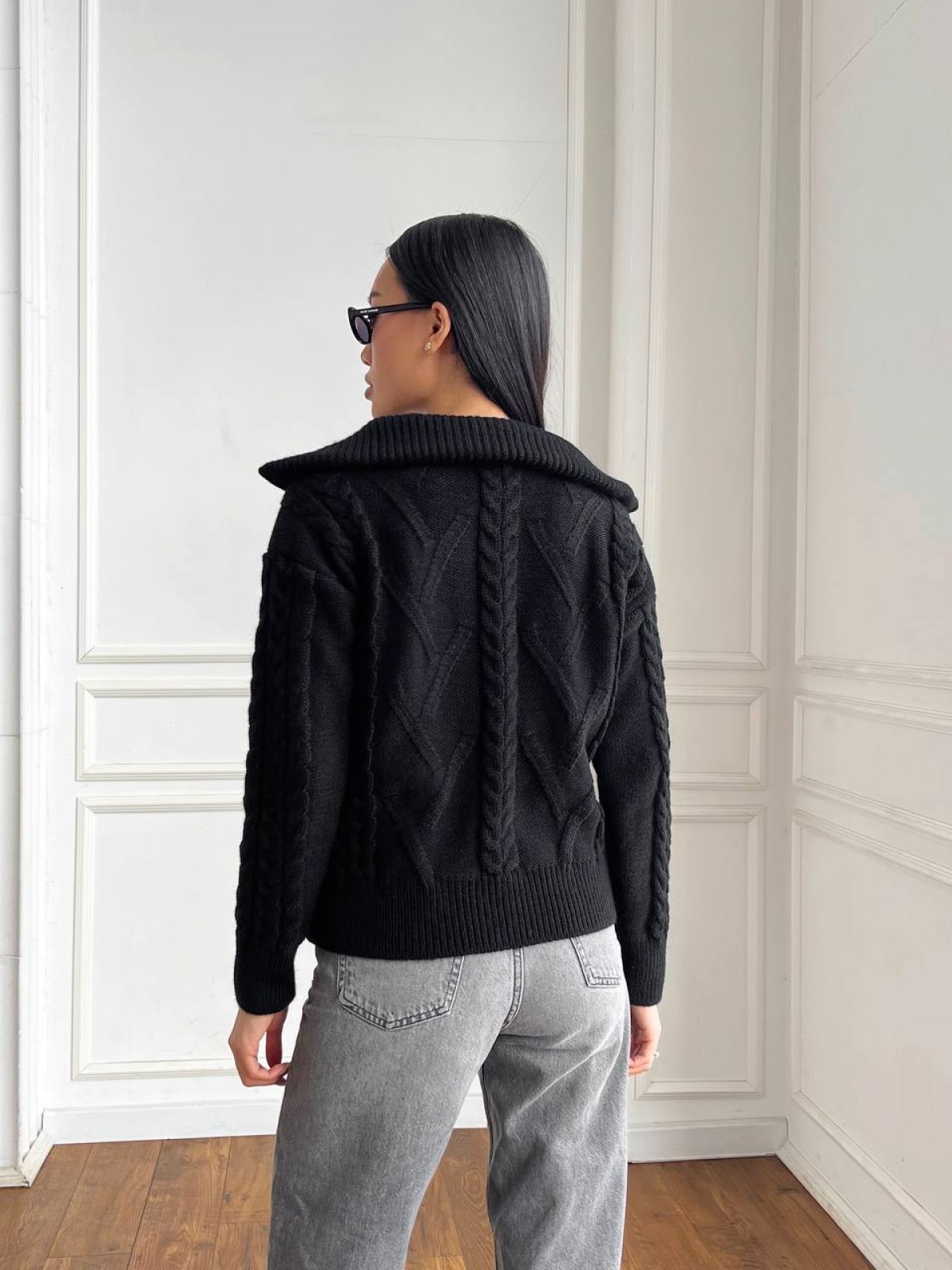 Жіночий светр з V-подібним коміром та блискавкою колір чорний р.42/46 445972