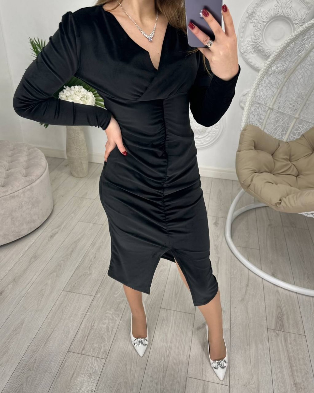 Жіноча приталена сукня з велюру колір чорний р.54/56 447112
