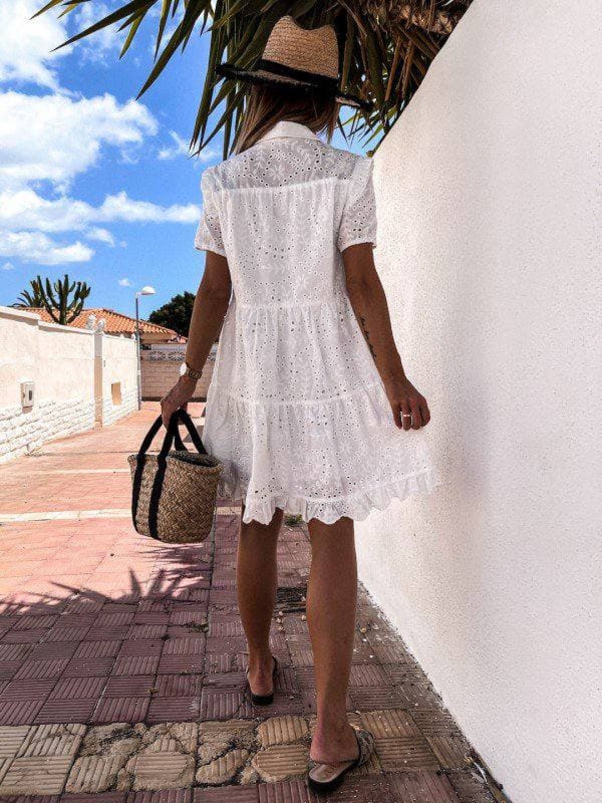Жіноча сукня білого кольору з прошви на гудзиках розмір батал SKL92-305856