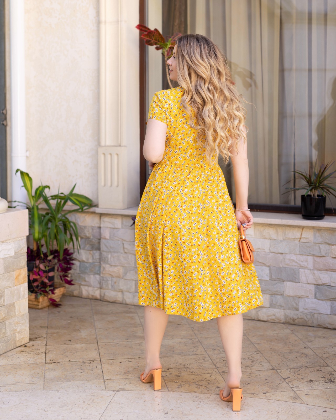 Жіноча літня сукня на гудзиках жовтого кольору 362988