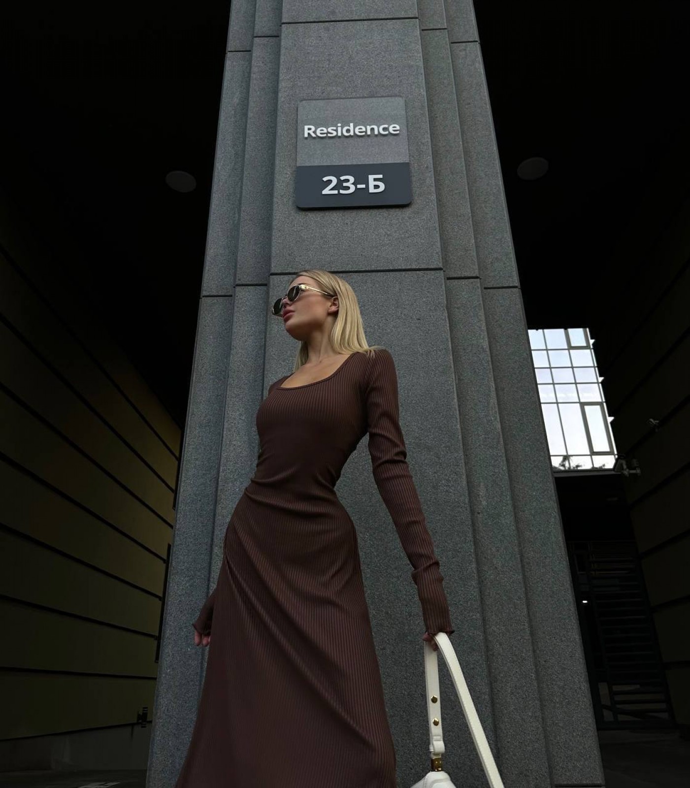 Жіноча базова трикотажна сукня колір шоколад р.42/46 446398