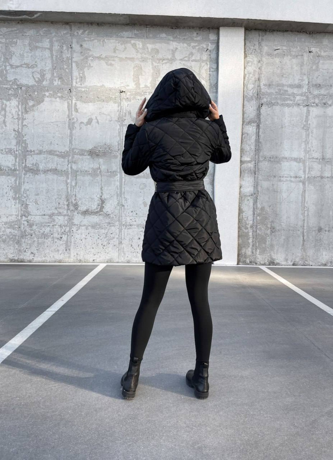 Жіноча тепла куртка з капюшоном колір чорний р.42/44 452213
