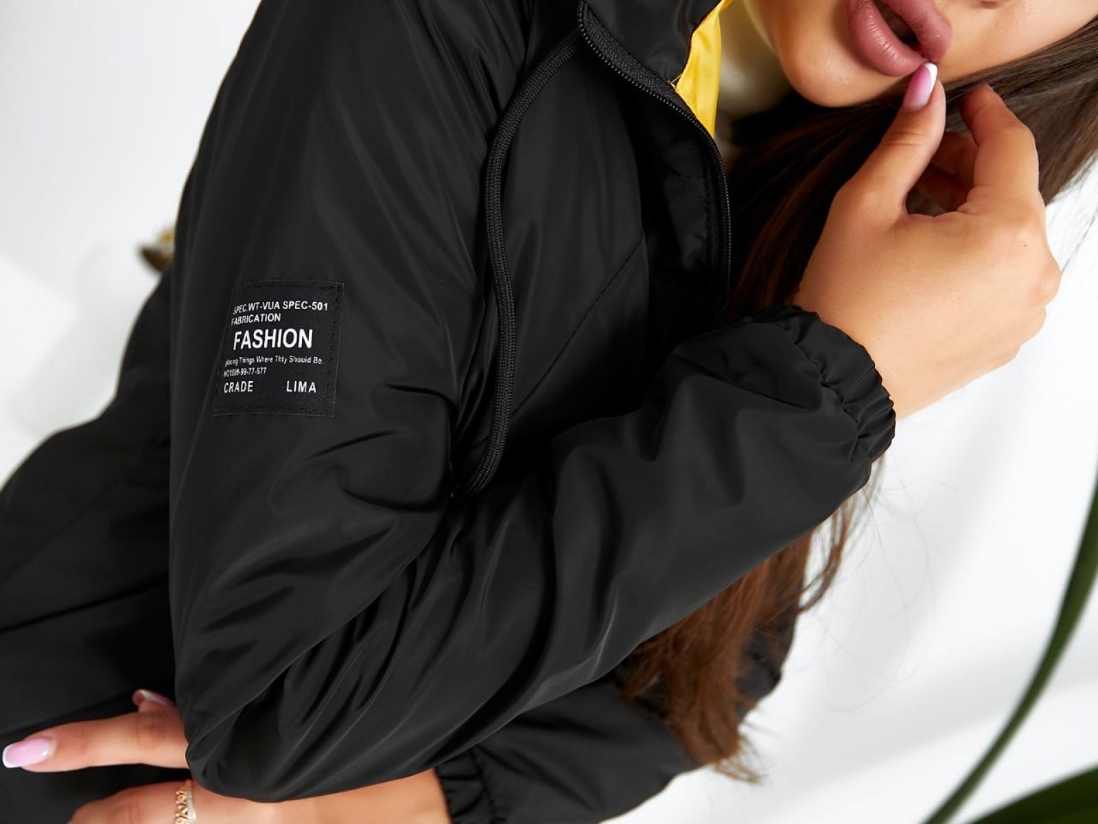 Жіноча куртка з плащової тканини чорного кольору р.56-58 322727