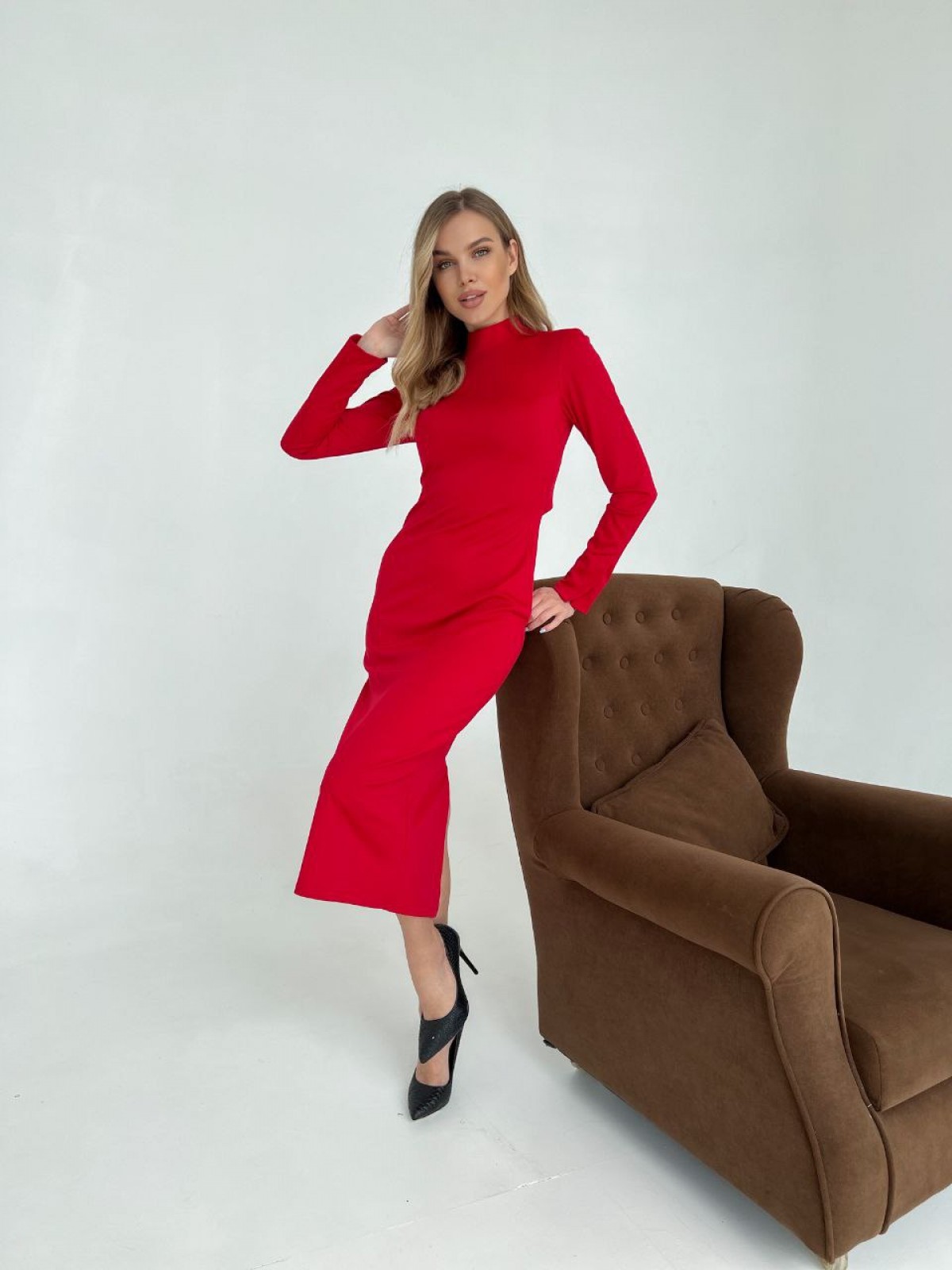 Жіноча сукня з відкритою спиною червоного кольору 372884