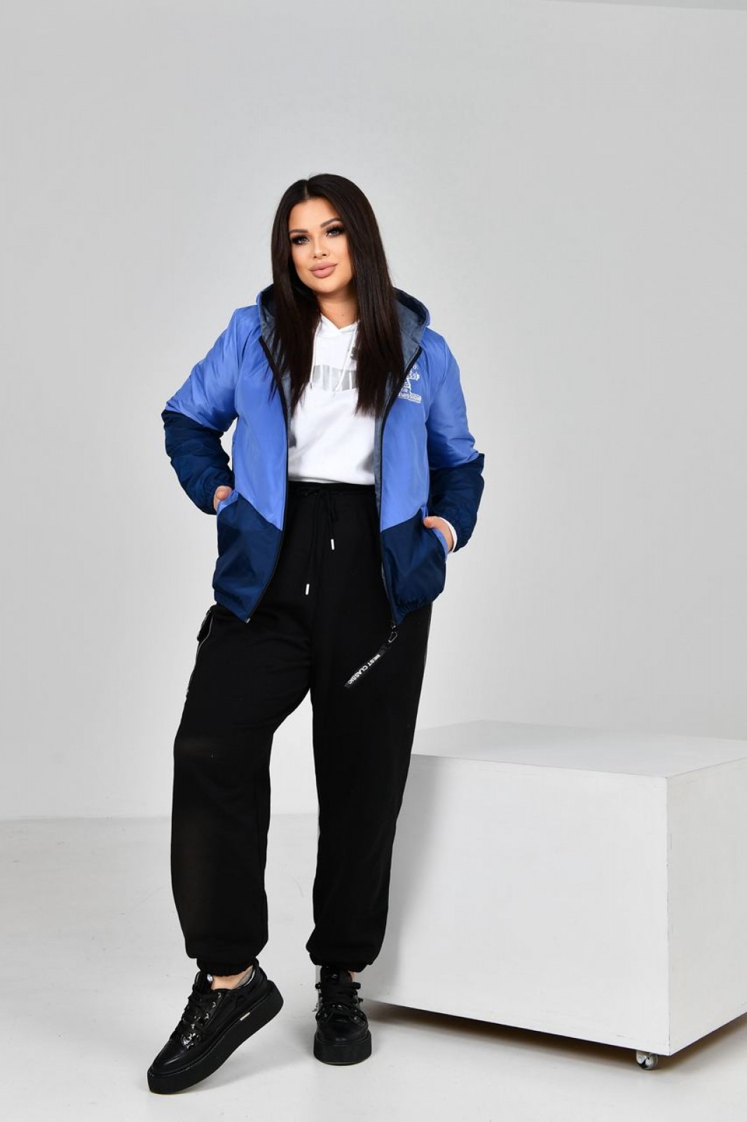Жіноча куртка з капюшоном колір синій з джинсовим р.48/50 453426