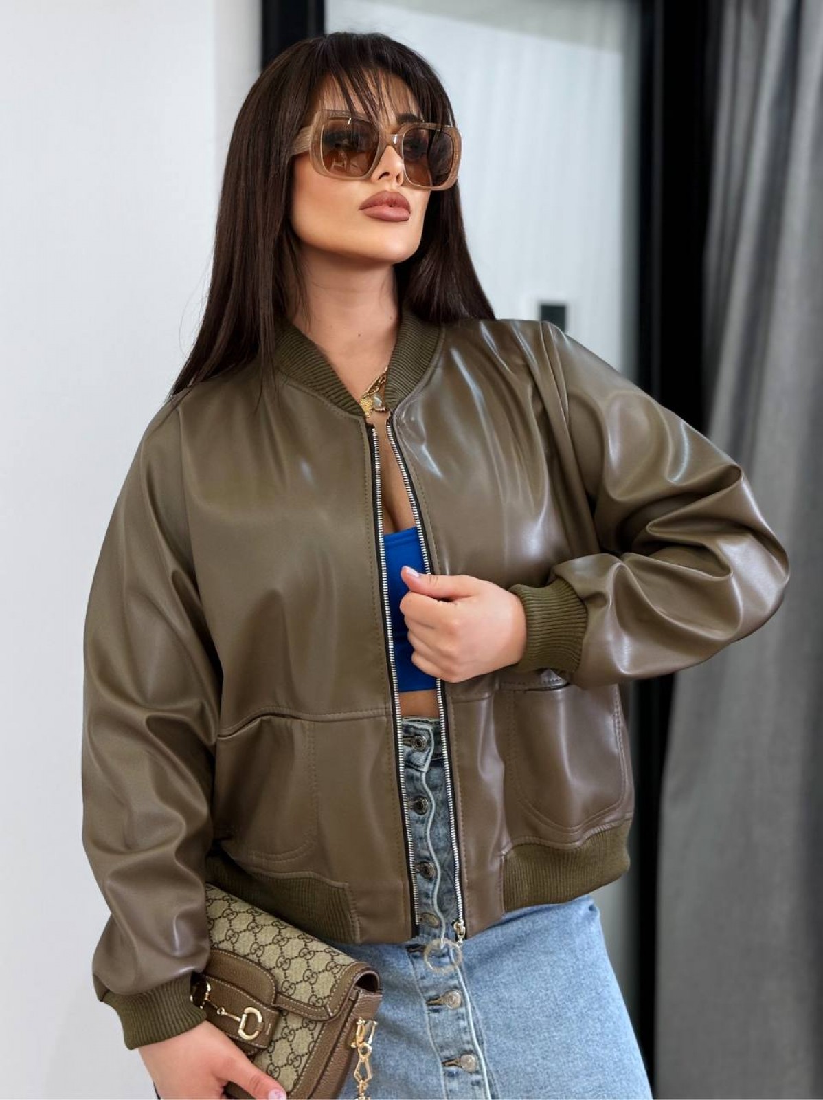 Жіноча куртка бомбер з еко шкіри колір коричневий р.58/62 452770