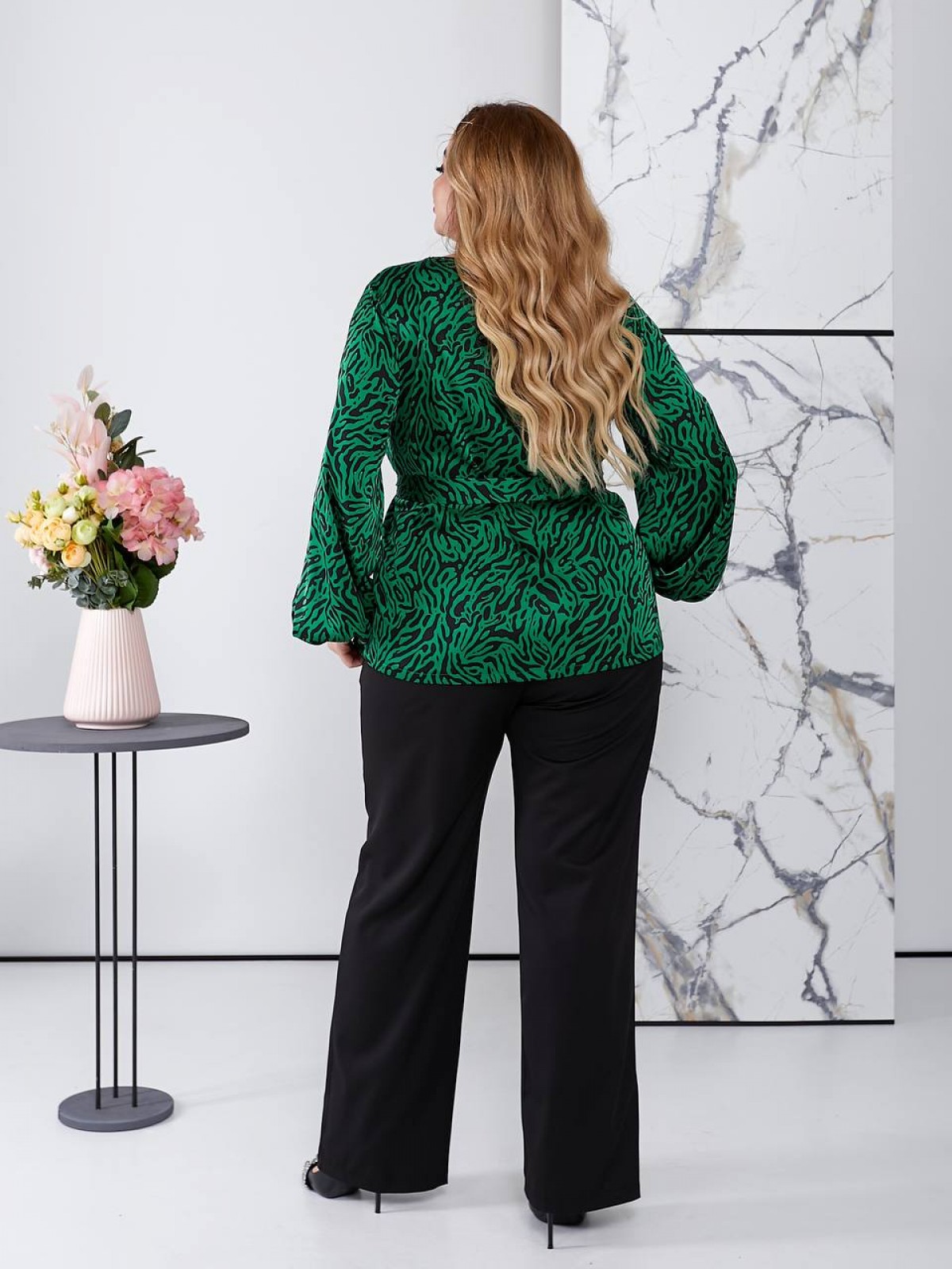 Жіноча блуза вільного крою з шовку колір зелений р.54/58 452326