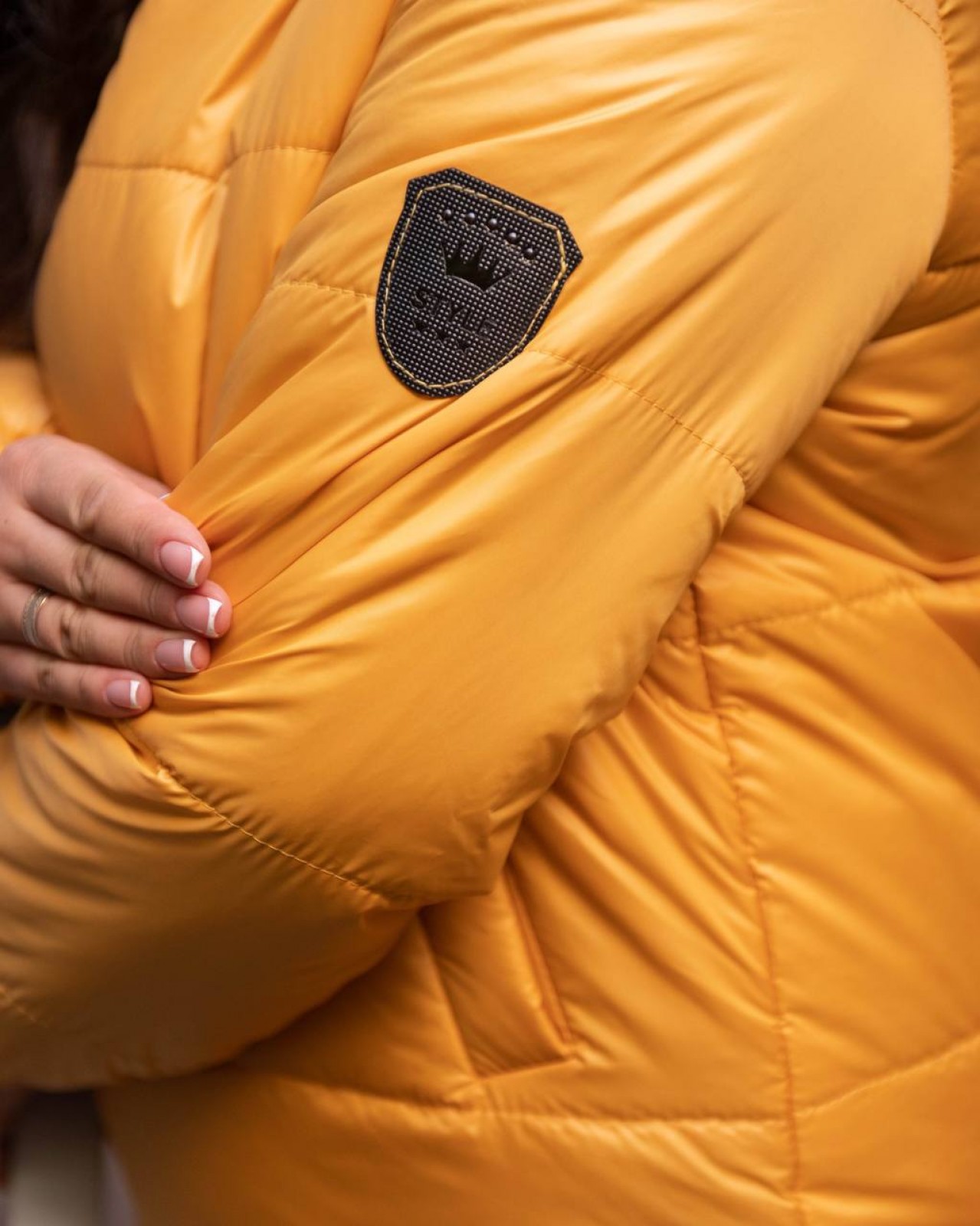 Жіноча коротка куртка із плащової тканини колір гірчиця р.56/58 439824
