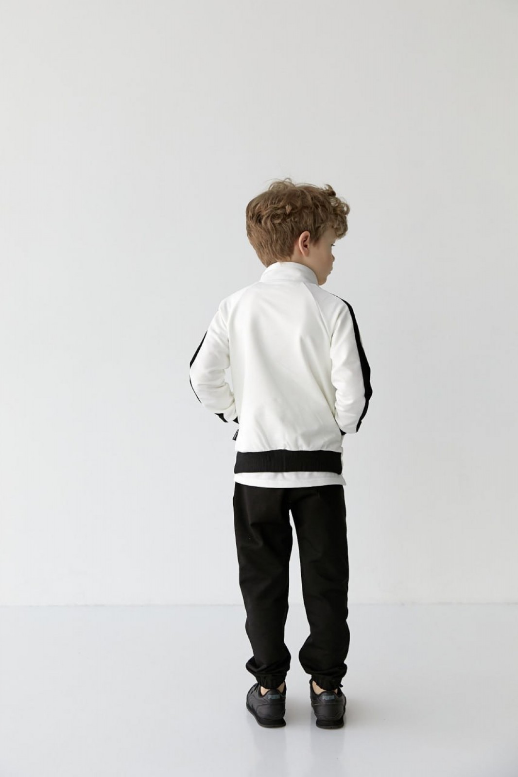 Спортивний костюм на хлопчика колір чорний з білим р.158 406653