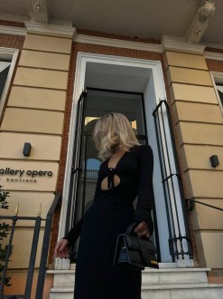 Жіноча сукня максі з вирізами колір чорний р.42/46 449005