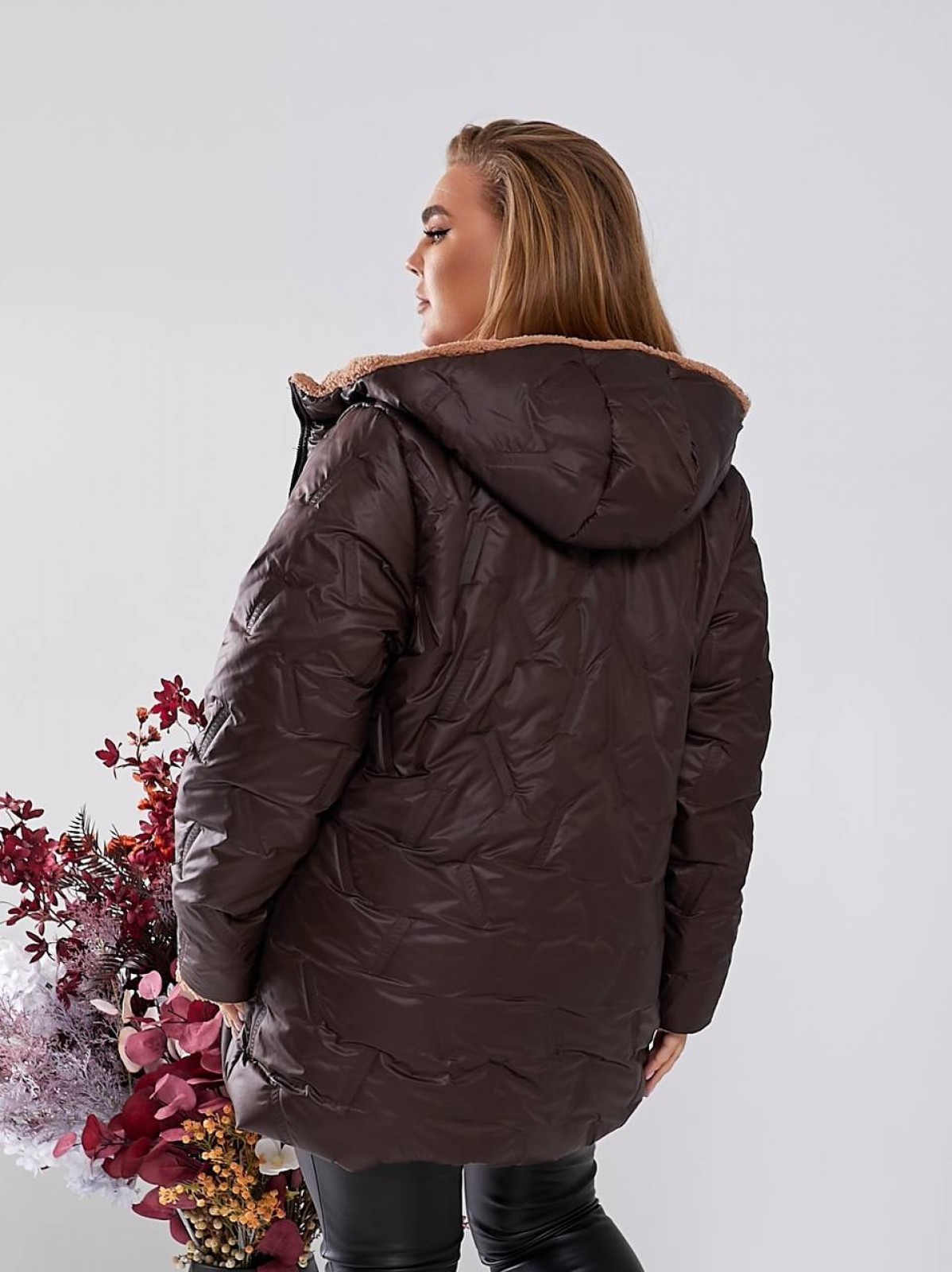 Жіноча тепла куртка з капюшоном колір шоколад р.62/64 447854