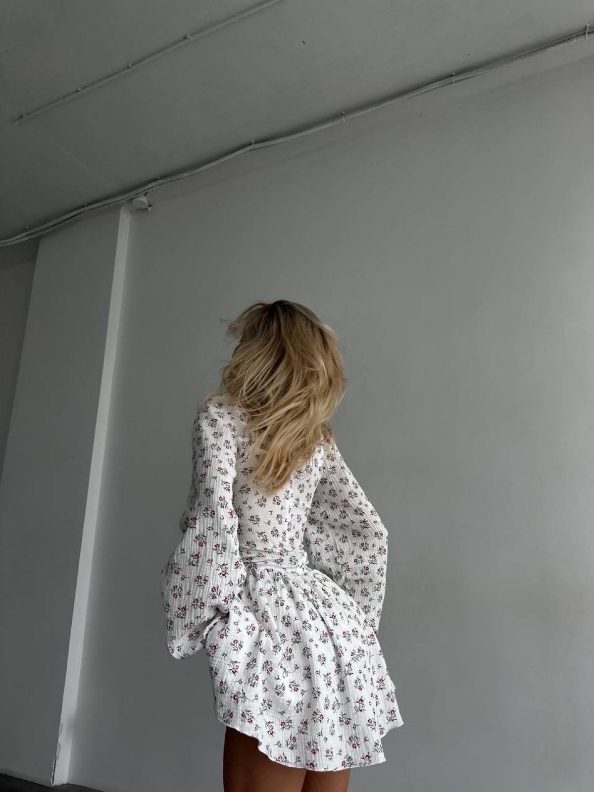 Жіночий комбінезон із шортами-спідницею колір білий р.42/44 454059