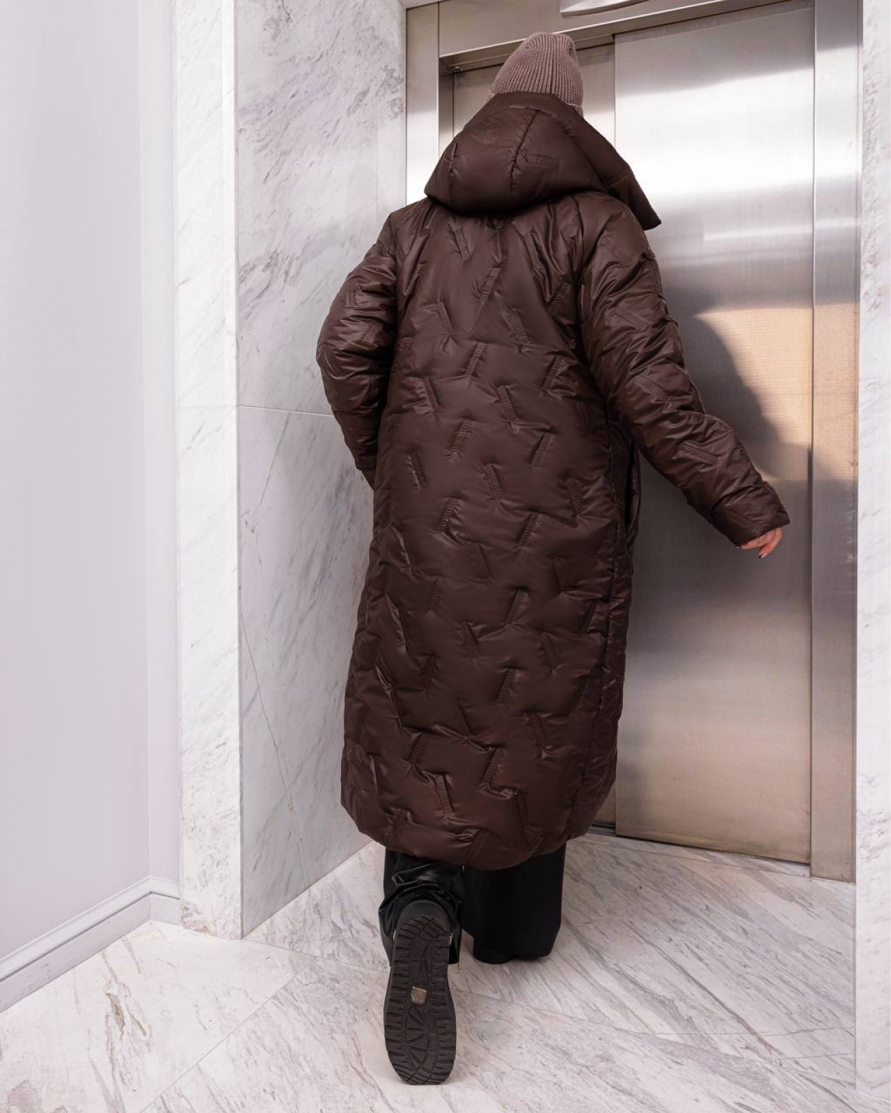 Жіноче стьобане тепле пальто колір шоколад р.58/60 448585