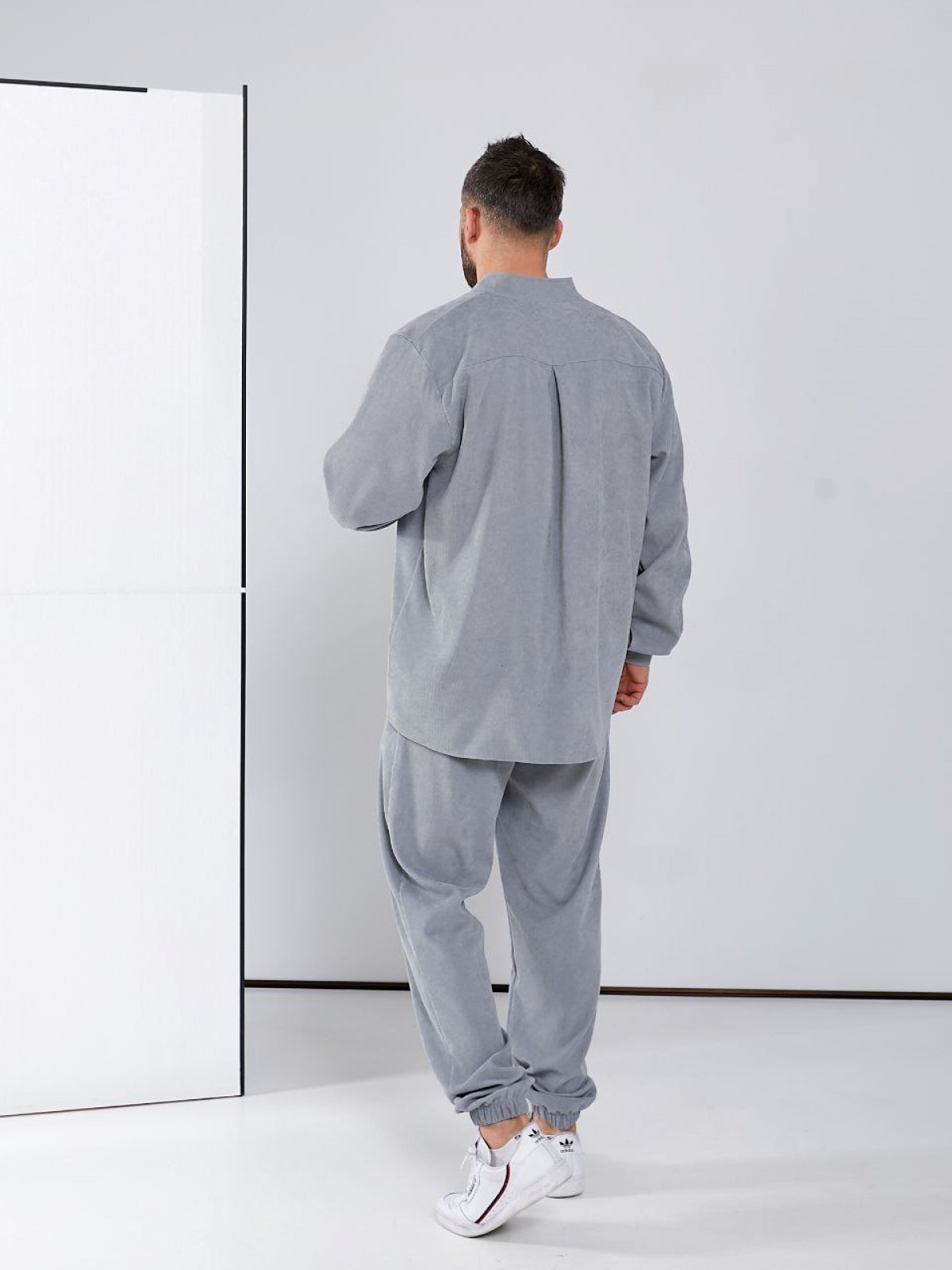 Чоловічий костюм із мікровельвету колір світло-сірий р.52/54 450634