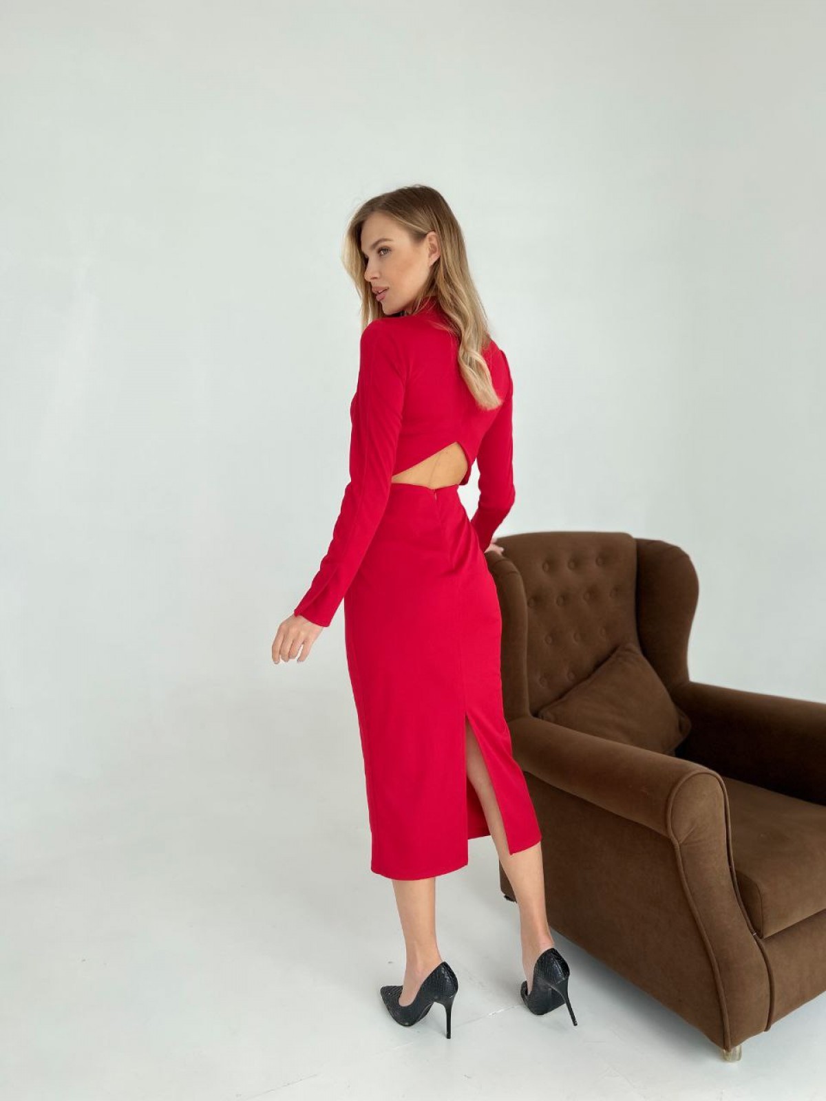 Жіноча сукня з відкритою спиною червоного кольору 372884
