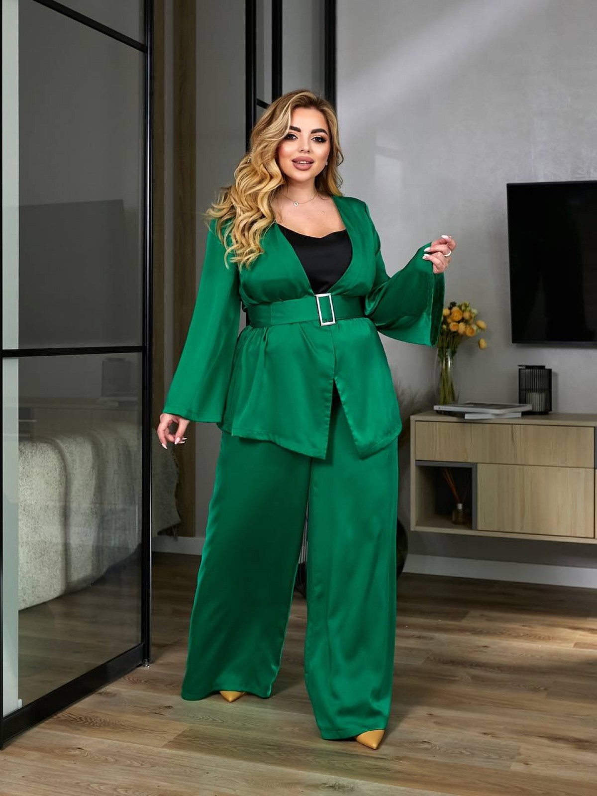 Жіночий костюм-двійка з шовку колір зелений р.50/52 454697