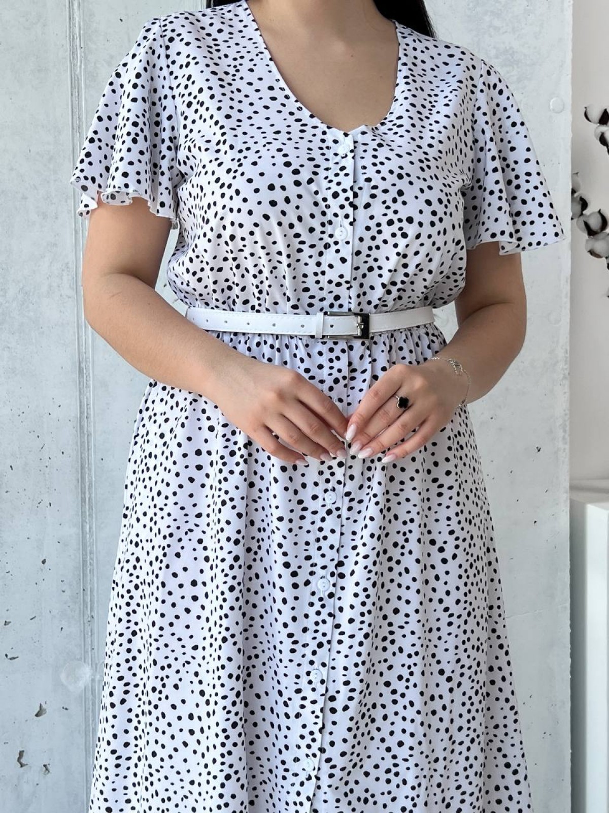 Жіноча сукня з поясом колір білий р.50/52 434400