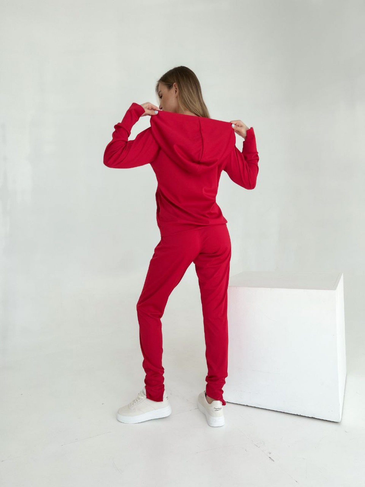 Жіночий спортивний костюм червоного кольору р.40/42 372817