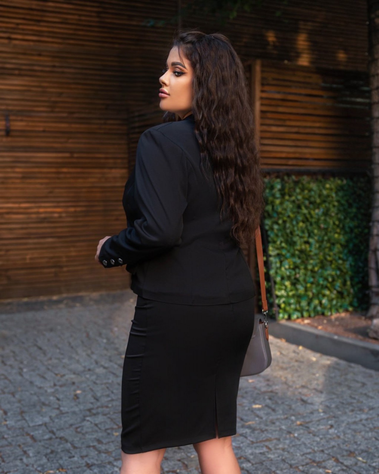 Жіночий костюм спідниця та піджак колір чорний р.60/62 441277