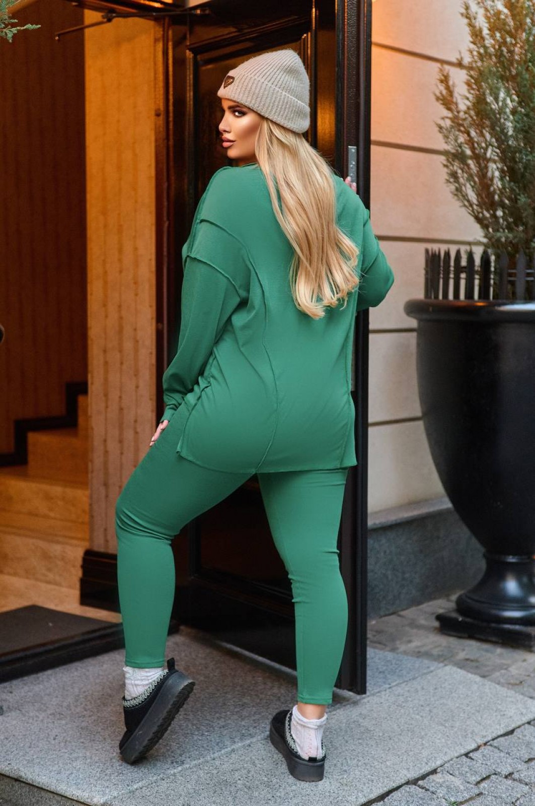 Жіночий прогулянковий костюм колір зелений р.48/50 444327