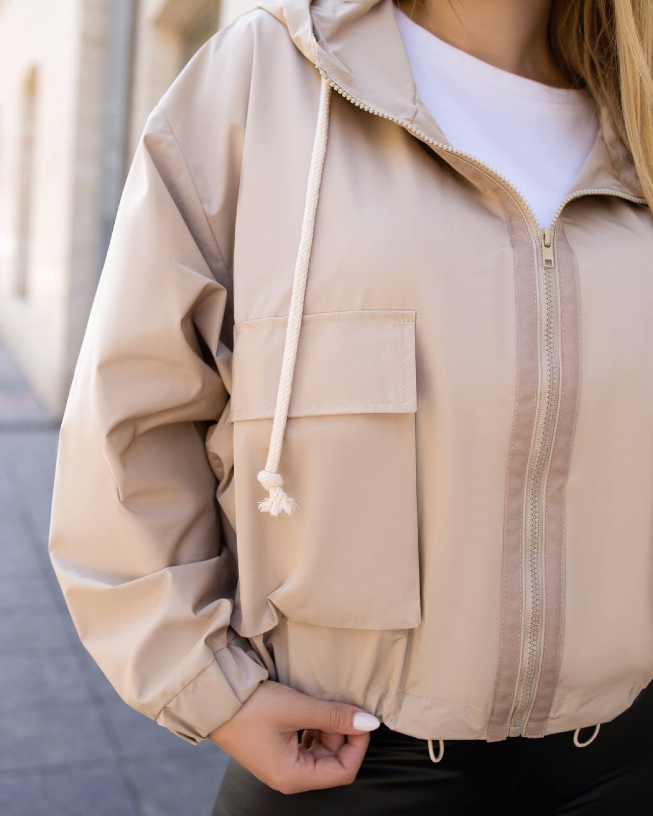 Жіноча куртка з капюшоном бежевого кольору р.56/58 375408