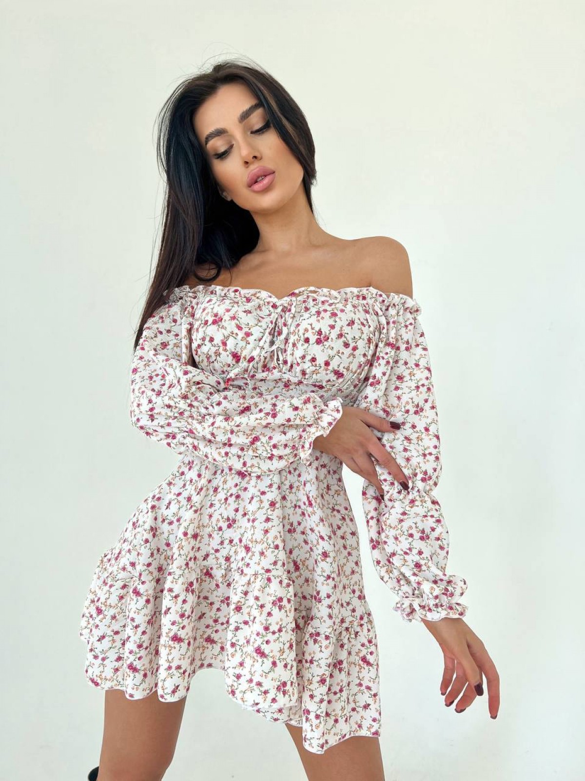 Жіноча сукня міні колір білий рожеві квіти р.44/46 453943
